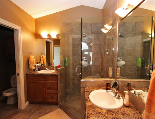 Paddlewheel Villas #2 - 4 Bdrm - Vernon