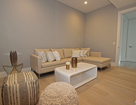 Royal Residence - 5 Bdrm w/ Pool HT - West Kelowna (CVH)