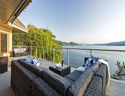 Majestic Waterfront - 5 Bdrm - Kelowna
