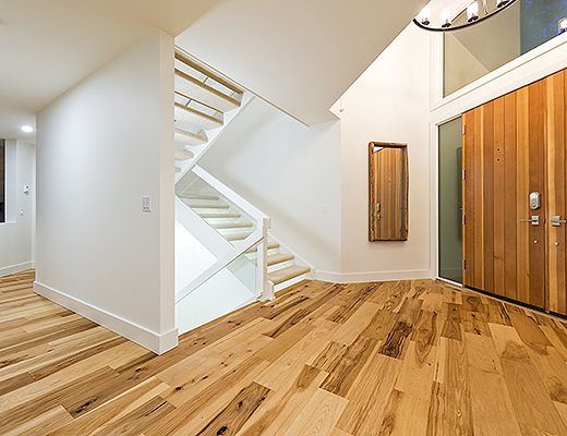 Majestic Waterfront - 5 Bdrm - Kelowna