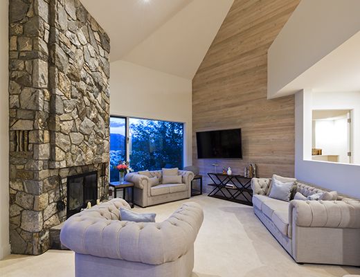 Majestic Waterfront - 5 Bdrm - Kelowna