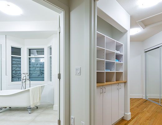 Majestic Waterfront - 5 Bdrm - Kelowna