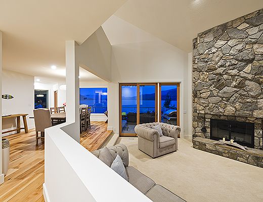 Majestic Waterfront - 5 Bdrm - Kelowna