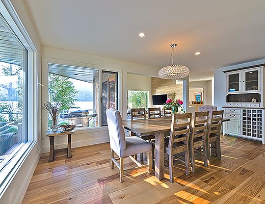 Majestic Waterfront - 5 Bdrm - Kelowna