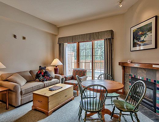 Hearthstone Lodge #207 - Studio + Den - Sun Peaks
