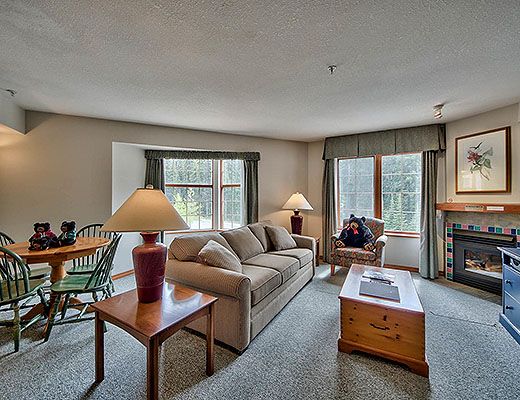 Hearthstone Lodge #321 - Studio + Den - Sun Peaks