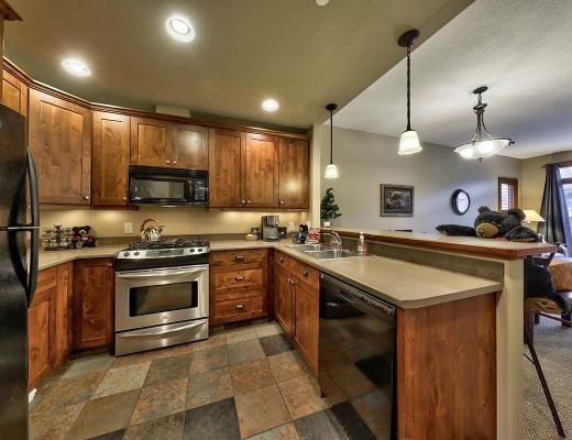Trapper's Landing #07 - 2 Bdrm + Den HT - Sun Peaks