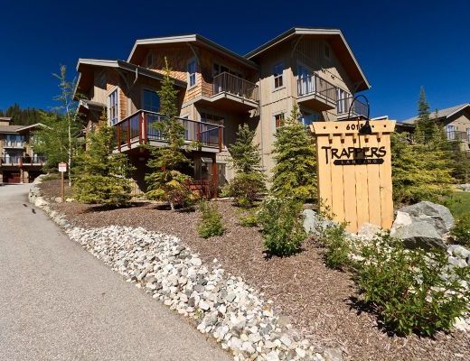 Trapper's Landing #11 - 3 Bdrm + Den HT - Sun Peaks