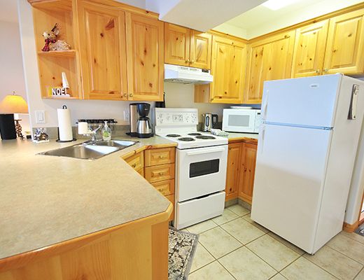 Snow Creek Village #17 - 1 Bdrm - Sun Peaks (TM)