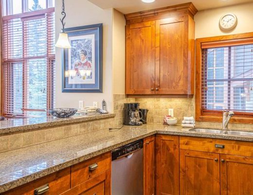 Woodhaven #32 - 4 Bdrm + Den HT - Sun Peaks