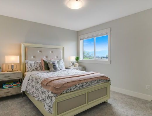 The Lakehouse - 4 Bdrm w/ Heated Pool HT - West Kelowna