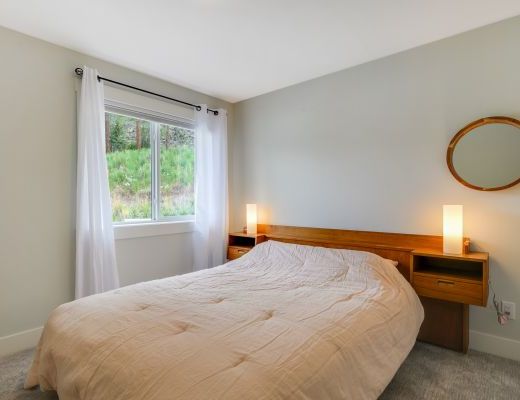 The Lakehouse - 4 Bdrm w/ Heated Pool HT - West Kelowna