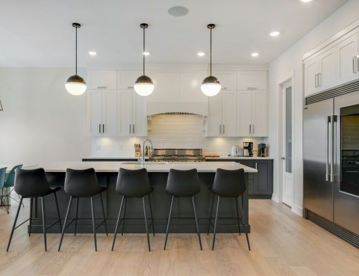 The Lakehouse - 4 Bdrm w/ Heated Pool HT - West Kelowna