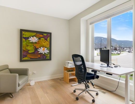 The Lakehouse - 4 Bdrm w/ Heated Pool HT - West Kelowna