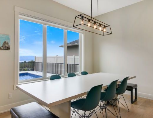 The Lakehouse - 4 Bdrm w/ Heated Pool HT - West Kelowna