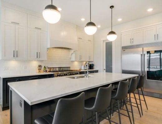 The Lakehouse - 4 Bdrm w/ Heated Pool HT - West Kelowna