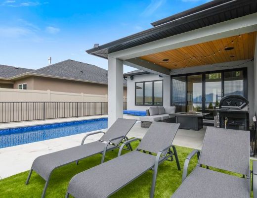 The Lakehouse - 4 Bdrm w/ Heated Pool HT - West Kelowna