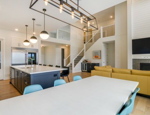 The Lakehouse - 4 Bdrm w/ Heated Pool HT - West Kelowna