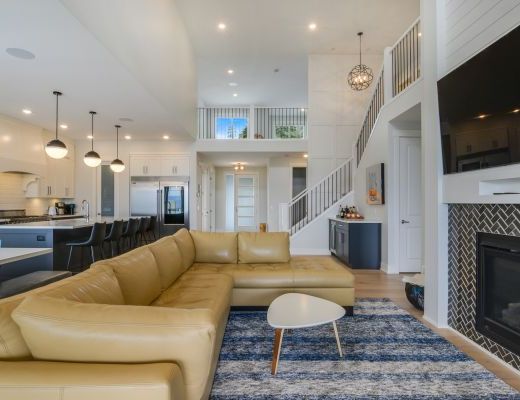 The Lakehouse - 4 Bdrm w/ Heated Pool HT - West Kelowna