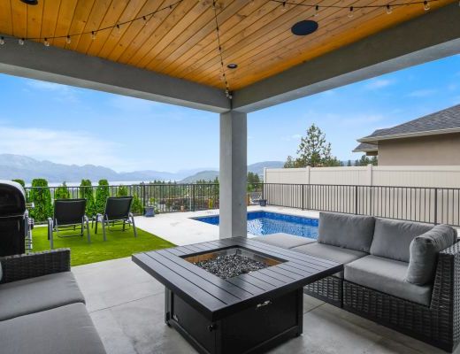 The Lakehouse - 4 Bdrm w/ Heated Pool HT - West Kelowna