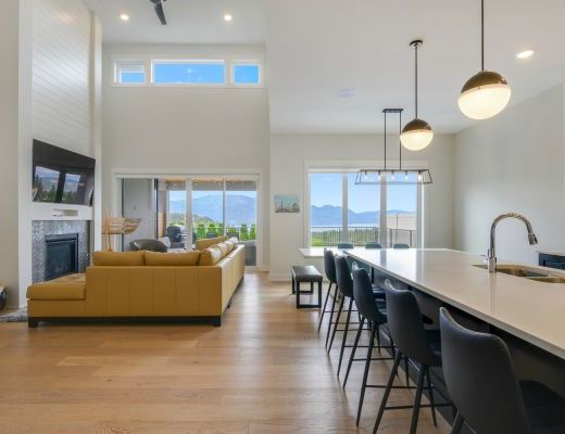 The Lakehouse - 4 Bdrm w/ Heated Pool HT - West Kelowna