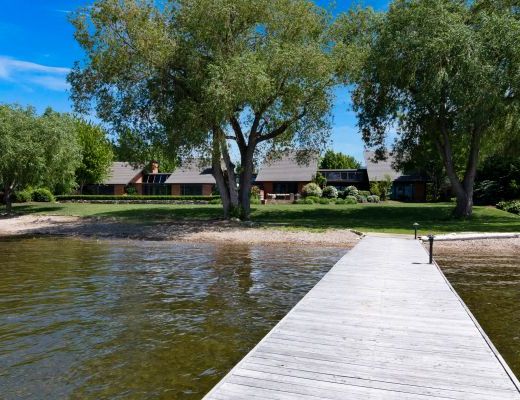 Pennybridge Lake House - 4 Bdrm + Loft w/Pool HT - Kelowna
