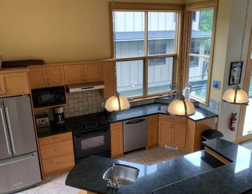 On The Run Chalet - 4 Bdrm HT - Sun Peaks