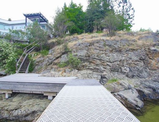 Majestic Waterfront - 5 Bdrm - Kelowna