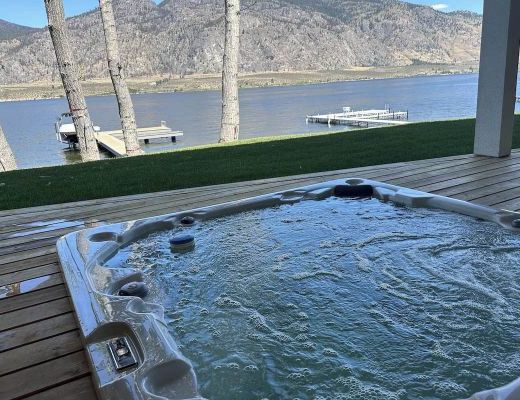 Lakeside Estate - 4 Bdrm HT - Osoyoos