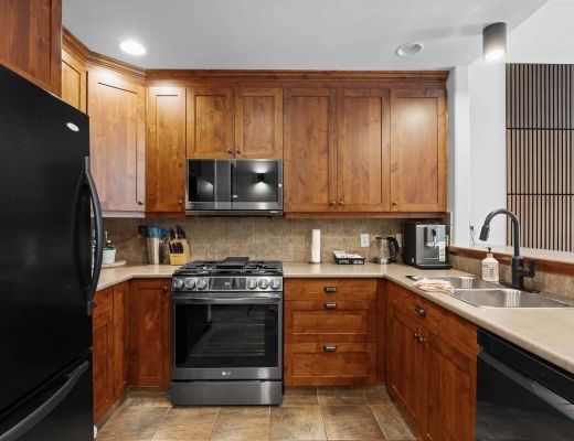 Woodhaven #46 - 2 Bdrm + Den HT - Sun Peaks (TM)